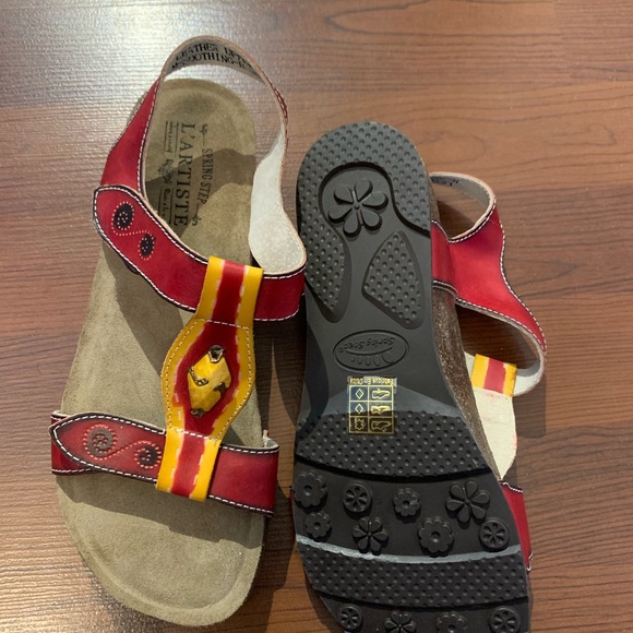 New Spring Step Sandals - Picture 3 of 4